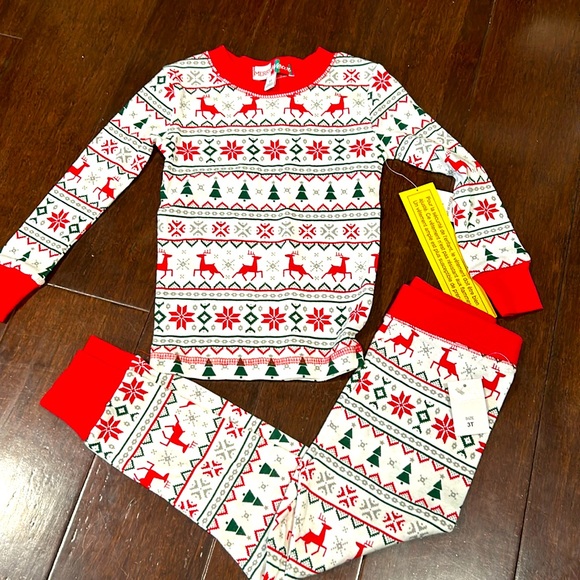 NWT 3T Christmas PJs, Christmas Jammies, Reindeer, Snowflakes, 3t Unisex - Picture 1 of 5
